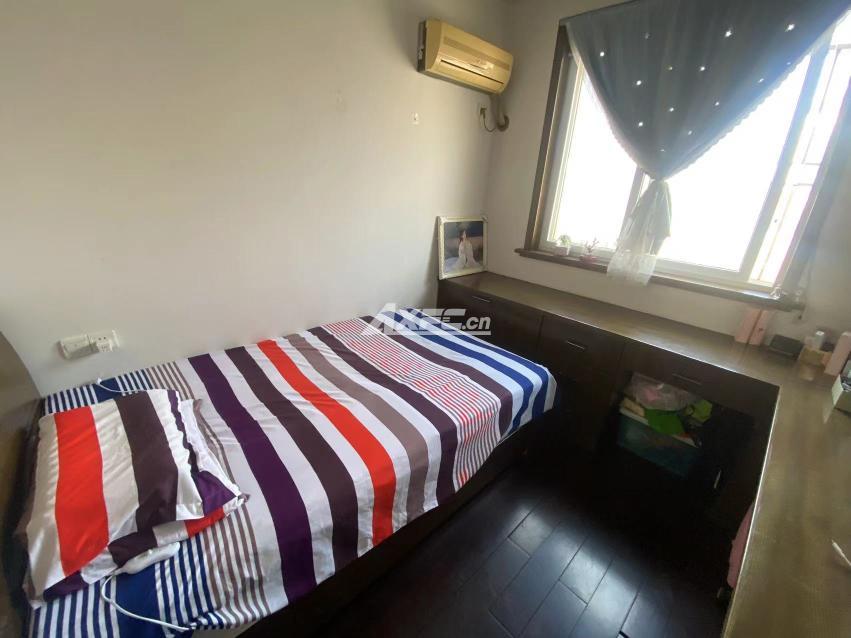 香阁明霞